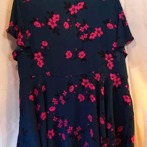 Torrid Women's Blouse Blue Pink Floral Short Flutter Sleeve V Neck Plus 2X New - Picture 3 of 6